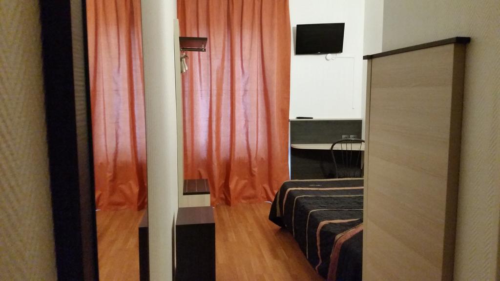 Hotel D'Alsace Villeurbanne Pokoj fotografie