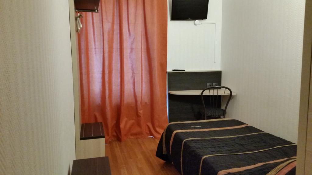 Hotel D'Alsace Villeurbanne Pokoj fotografie