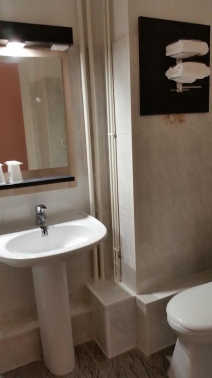 Hotel D'Alsace Villeurbanne Pokoj fotografie